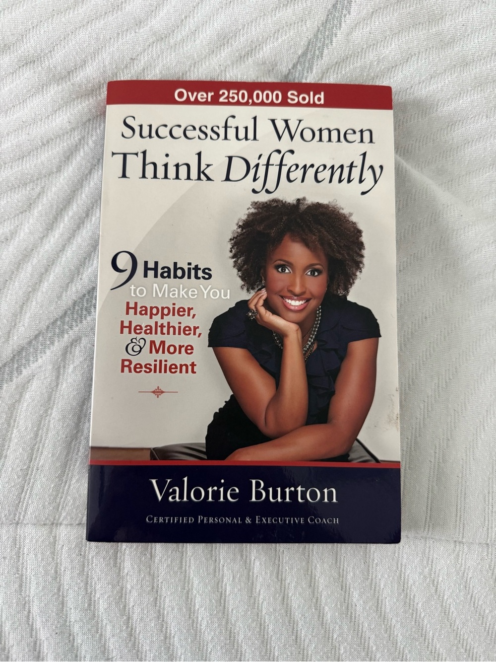 Successful Women Think Differently - Book (White, Black)